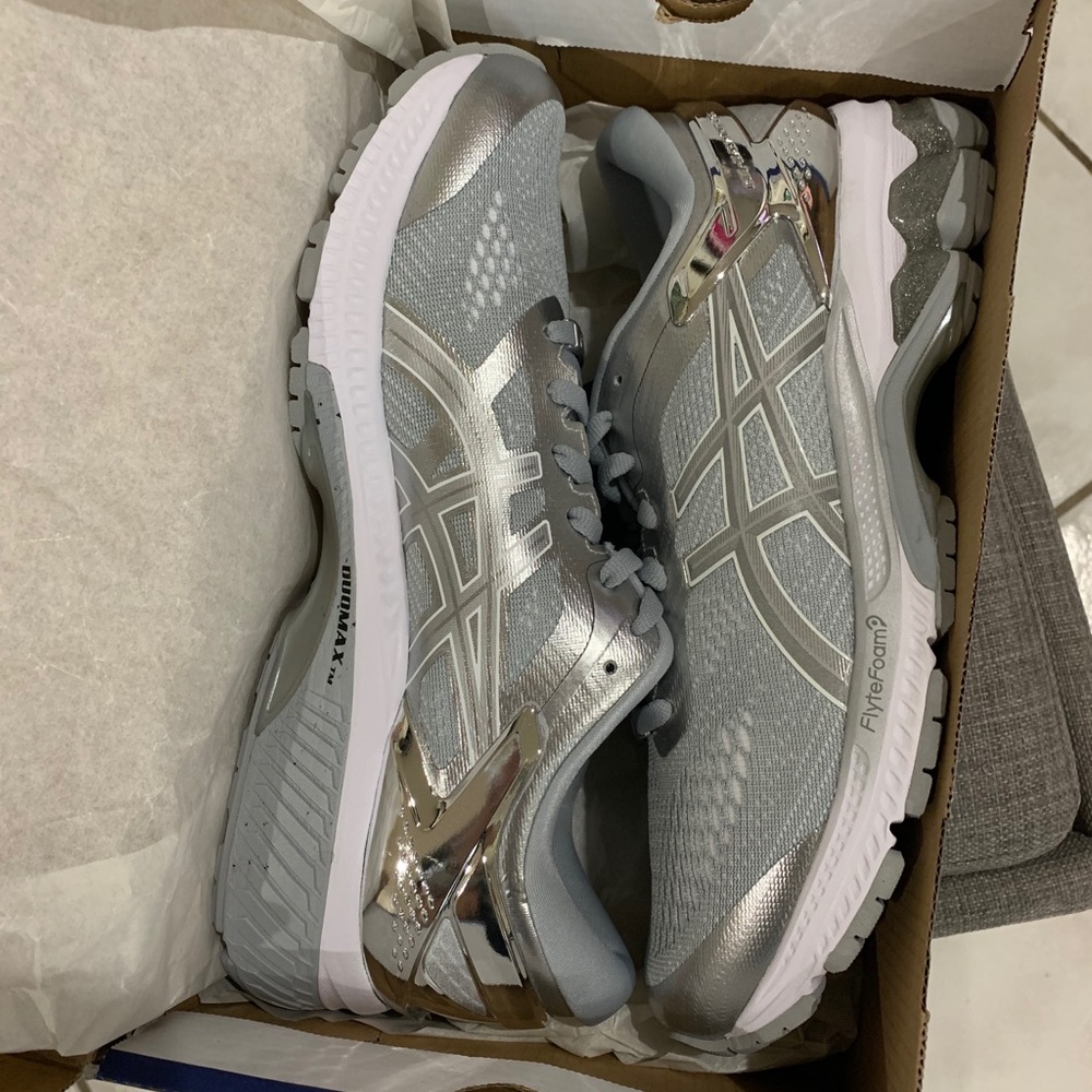 NWT Womens Sz 10 Asics Kayano 26 Platinum